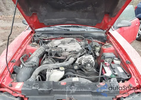 2000 Ford Mustang z USA, uszkodzony, nr VIN 1FAFP4040YF174259